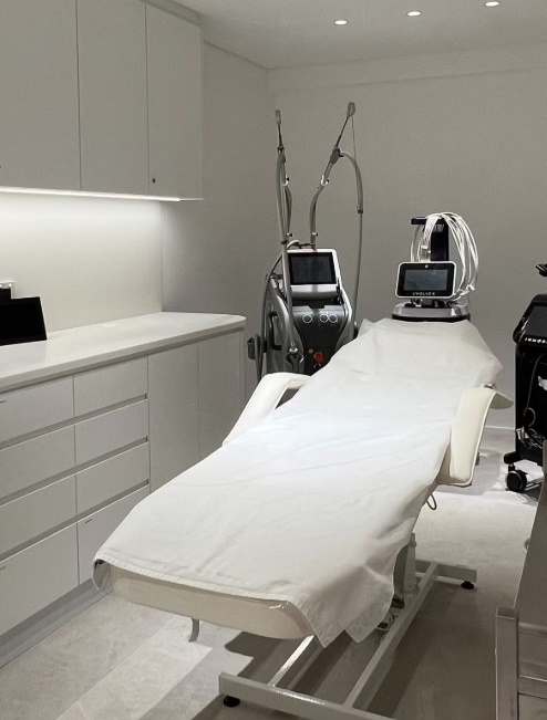 Patient consultation at Korean dermatology clinic